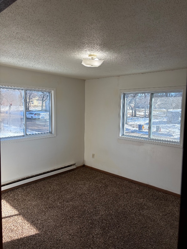 Building Photo - 1402 Division St W