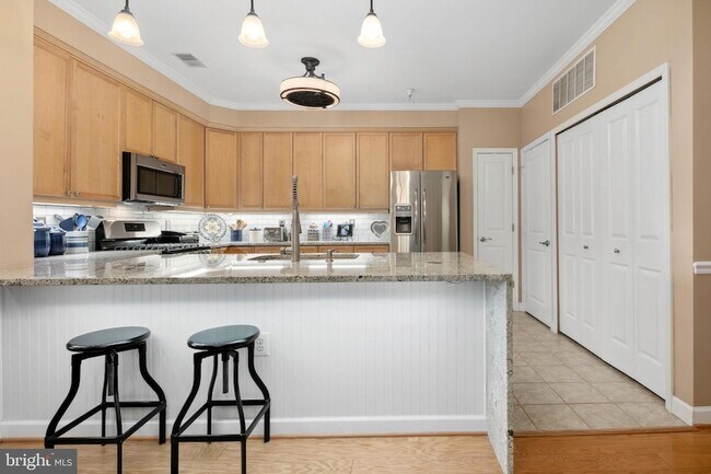 Building Photo - 440 Belmont Bay Dr