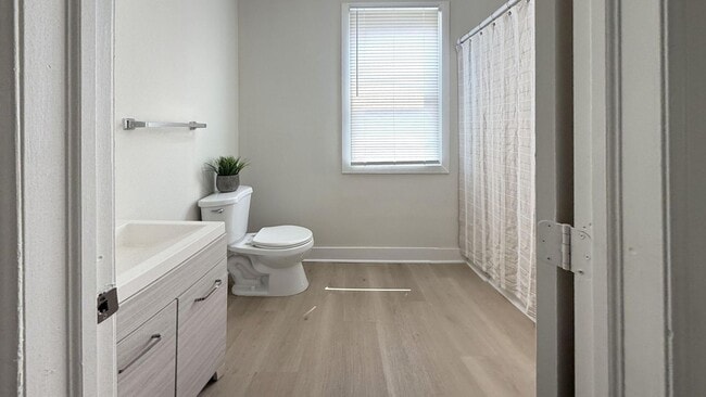 Building Photo - Cozy Row Home – 2BR/1BA in Philadelphia