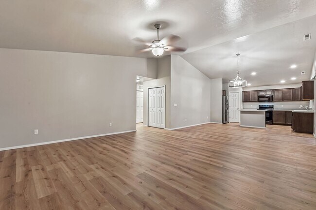 Building Photo - Spacious 4bd/2ba, Single Level Home in Qui...