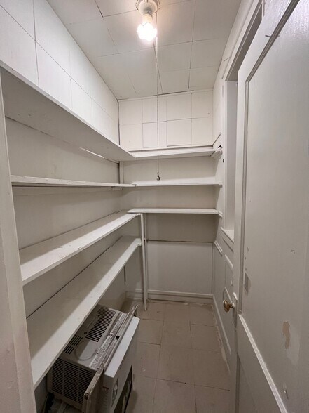 Building Photo - 5347-5353 W Belle Plaine Ave