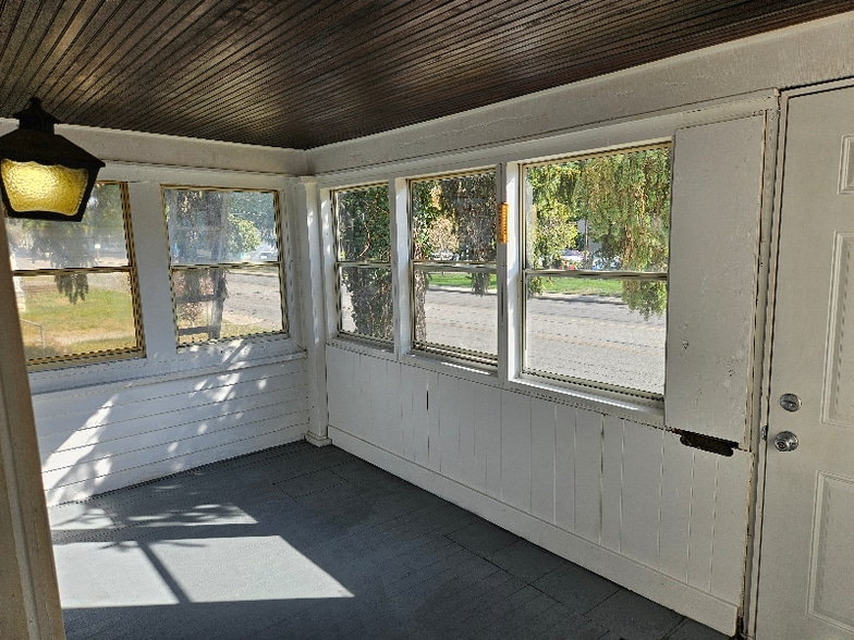 Building Photo - 1008 Muncie