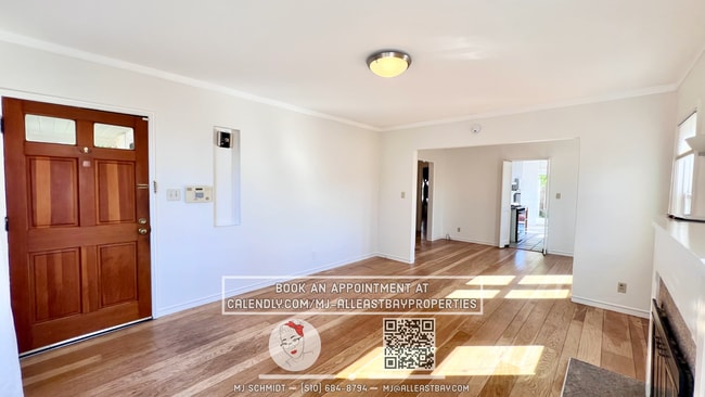 Building Photo - Spacious 2 bedroom Home w/ Backyard, Garage, and pet friendly!