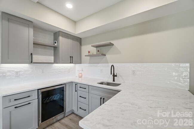 Building Photo - 5225 Glenwalk Dr