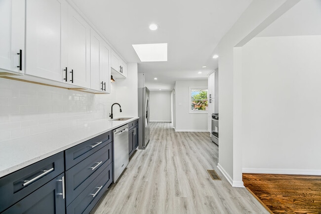 Building Photo - 554 E 168th Pl