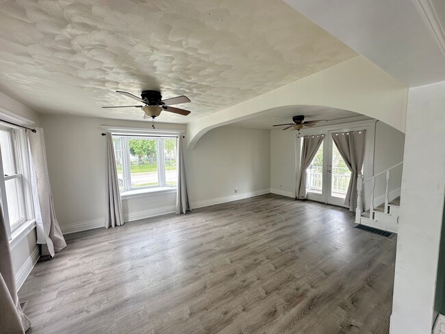 Building Photo - Gorgeous Kalispell home with Historical Charm