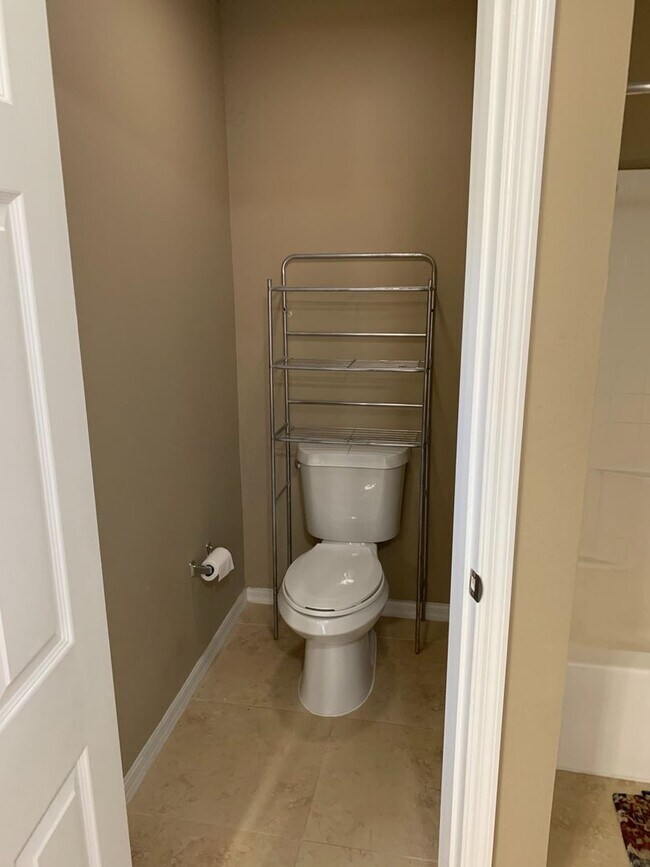 Building Photo - 4 Bedroom 2 bath CBS House with 2 car garage