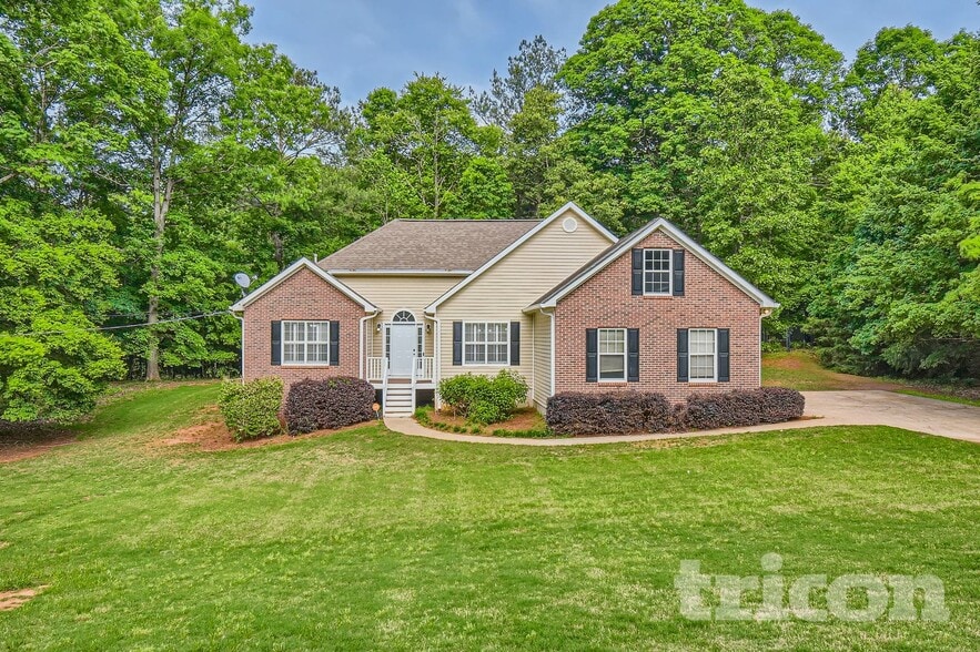 Building Photo - 2056 Staghorn Dr