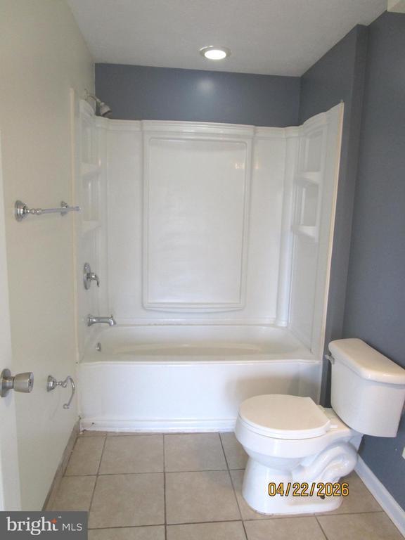 Building Photo - 540 Thompson St