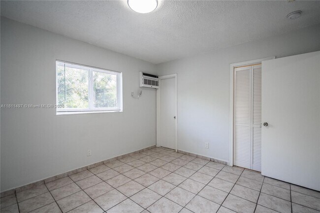 Building Photo - 6650 Miller Dr