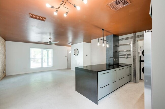Building Photo - 8408 Romney Rd