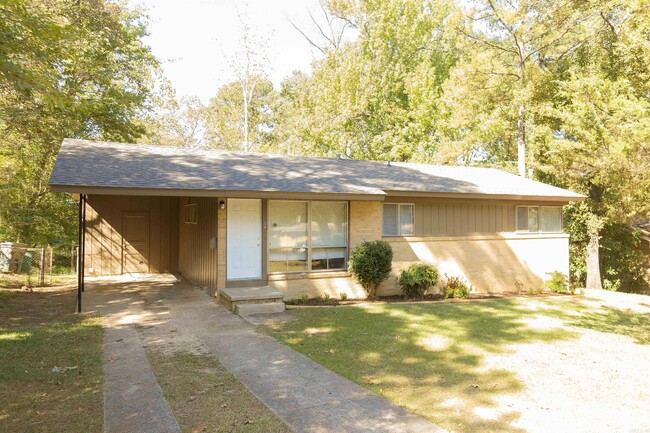 Primary Photo - 26 Greenway Dr