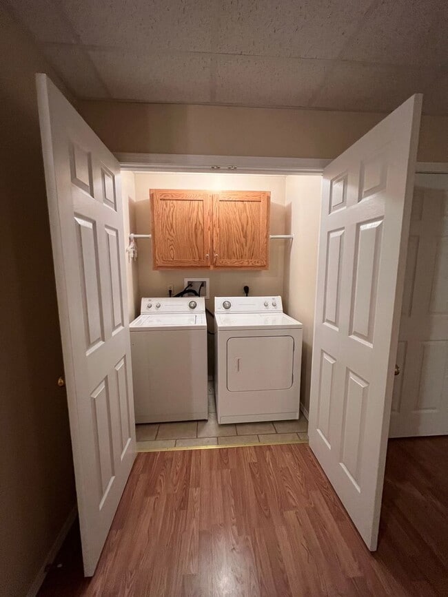Building Photo - 5Br Basement Home