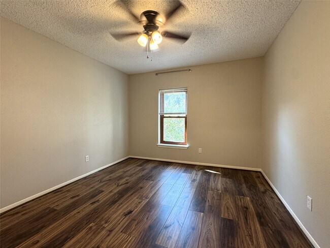Building Photo - 3815 Flintrock Ln