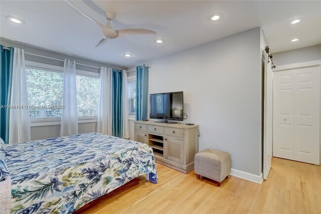 Building Photo - 1637 Cleveland St