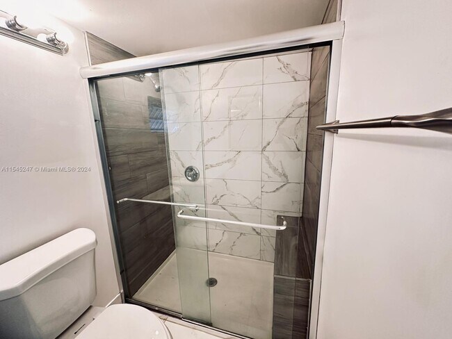 Building Photo - 5179 SW 34th St