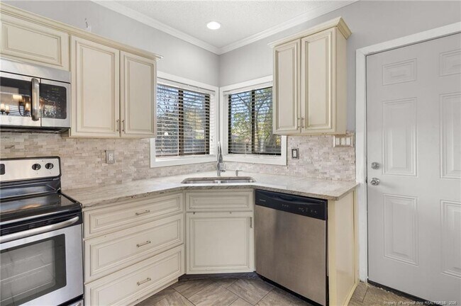 Building Photo - 5725 Waterwood Dr