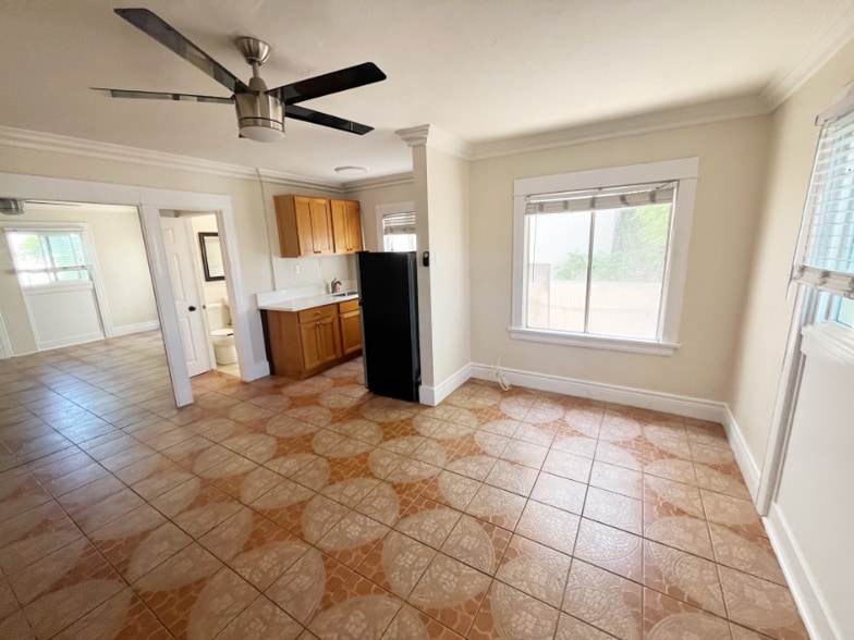 Building Photo - 744 Pine Ave