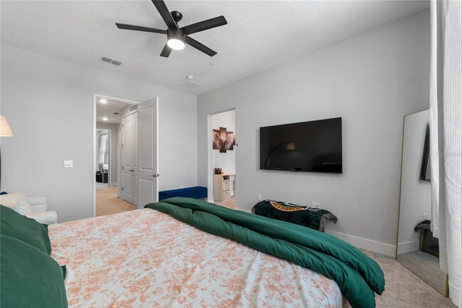 Building Photo - 8427 Modiano St
