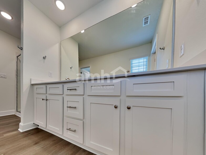 Building Photo - 2560 Spring Moss Ct