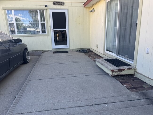 Building Photo - 724 W State St