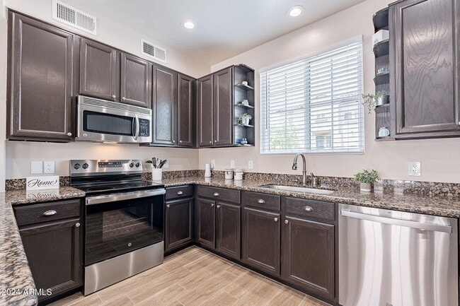 Building Photo - 445 W Mountain Sage Dr