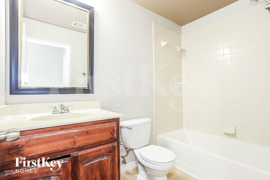Building Photo - 2213 Brandy Dr