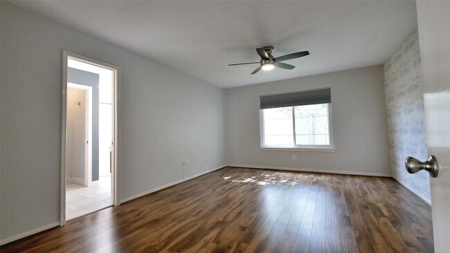 Building Photo - 12800 Briar Forest Dr