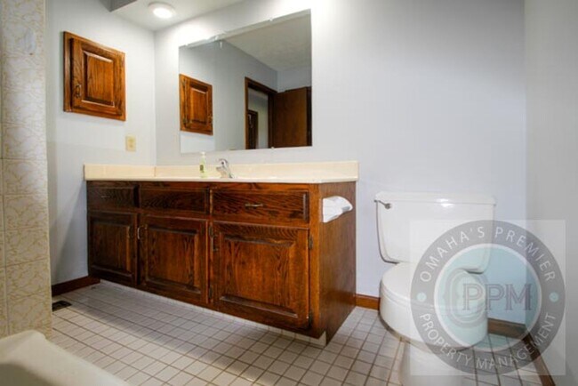 Building Photo - 5614 N 116th Ave