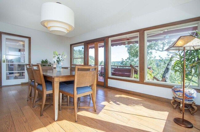 Building Photo - Gated 4bd/3ba Kentfield Home