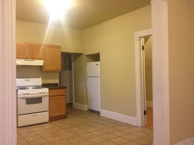 Building Photo - 2235 S Robinson Ave