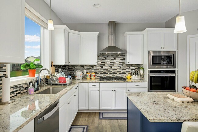 Building Photo - 15641 Fairchild Way