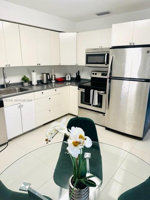 Building Photo - 1030 NE 80th St