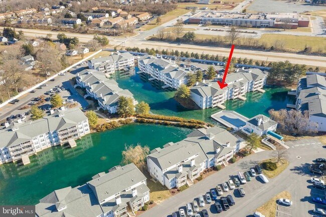 Building Photo - 600 Waters Edge Dr