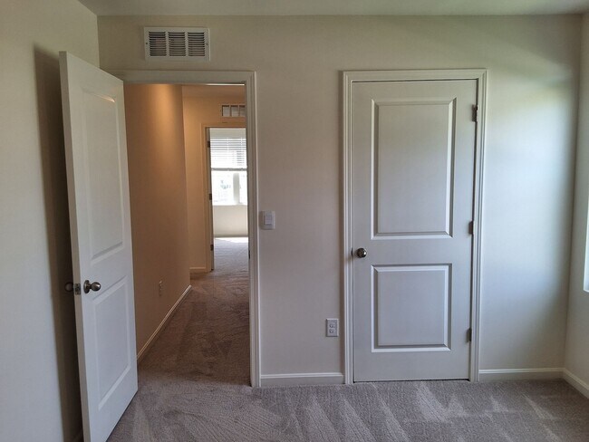 Building Photo - Beautiful Home in Elizabethtown