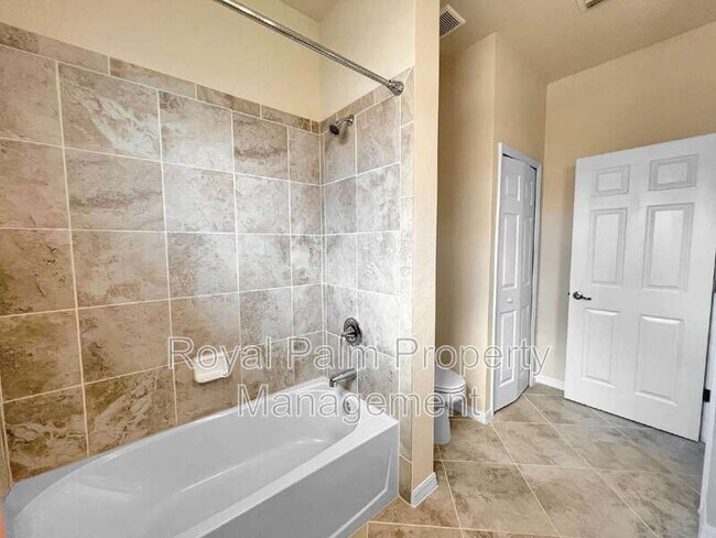 Building Photo - 8895 Via Isola Court