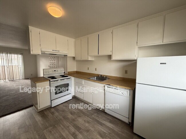 Building Photo - 2318 Church Ave