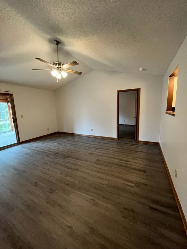 Building Photo - Charming 3-Bedroom Ranch Home with Fenced ...