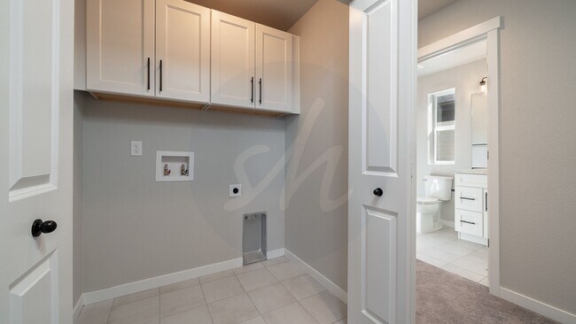 Building Photo - Modern 4 Bedroom Home in Wolf Ranch