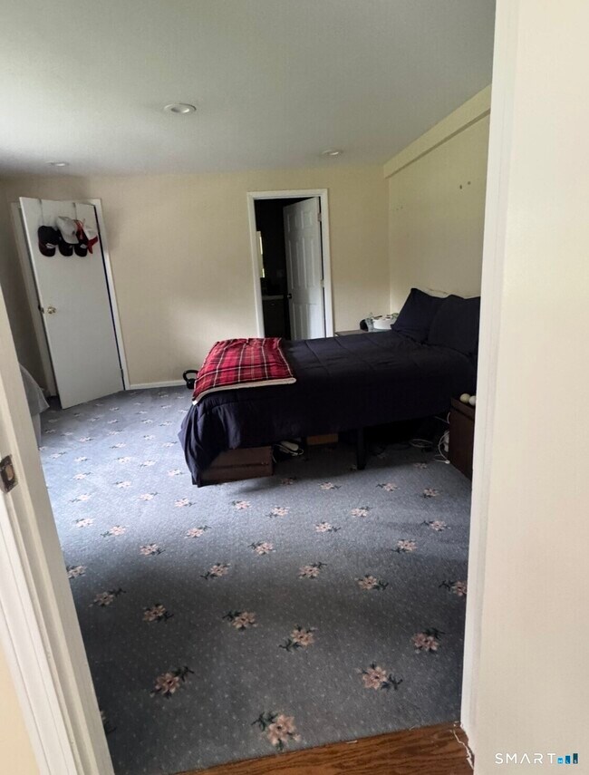 Building Photo - 131 Old Elm Rd