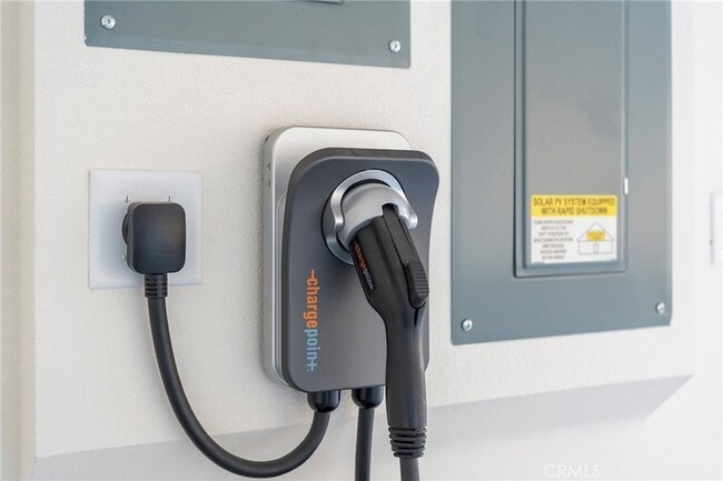 Building Photo - 253 Westdale