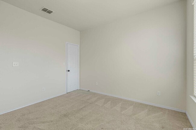 Building Photo - 322 Walnut Crest