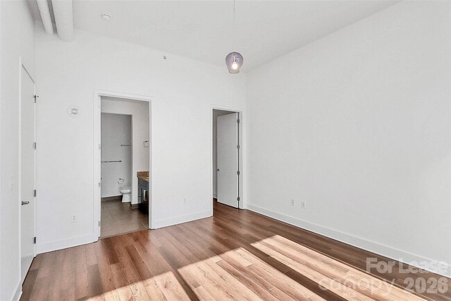 Building Photo - 215 N Pine St