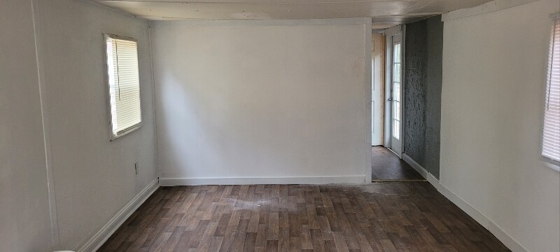 Building Photo - 205-437 Holt Ave