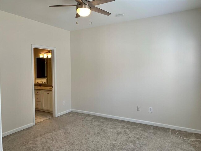 Building Photo - 1733 Oak Brook Ln NW
