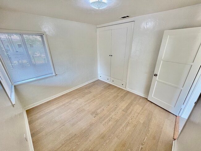 Building Photo - 5769 Eugene St