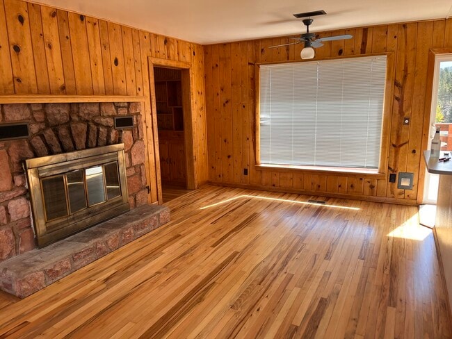 Building Photo - 305 Dewell Rd