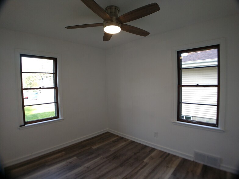 Bedroom 2 - 209 SW School St