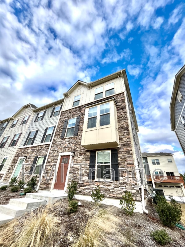 Building Photo - 321 Poplar Leaf Way