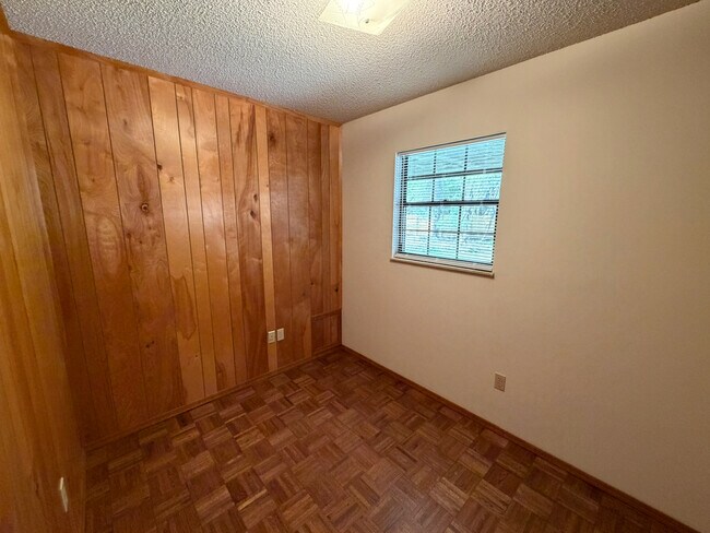 Building Photo - 3660 Crazy Horse Trail